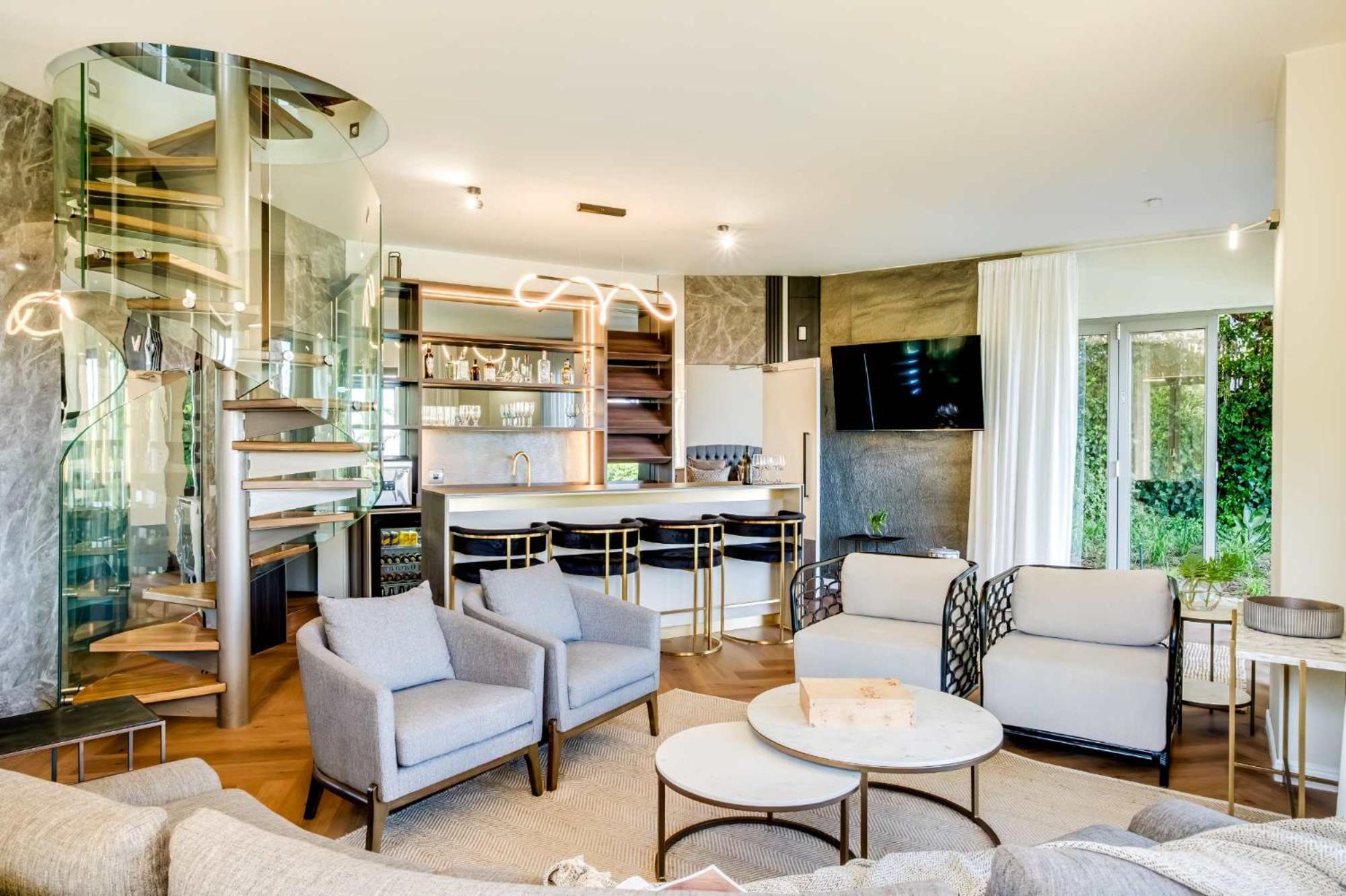 Extraordinary Family Retreat At Lobster