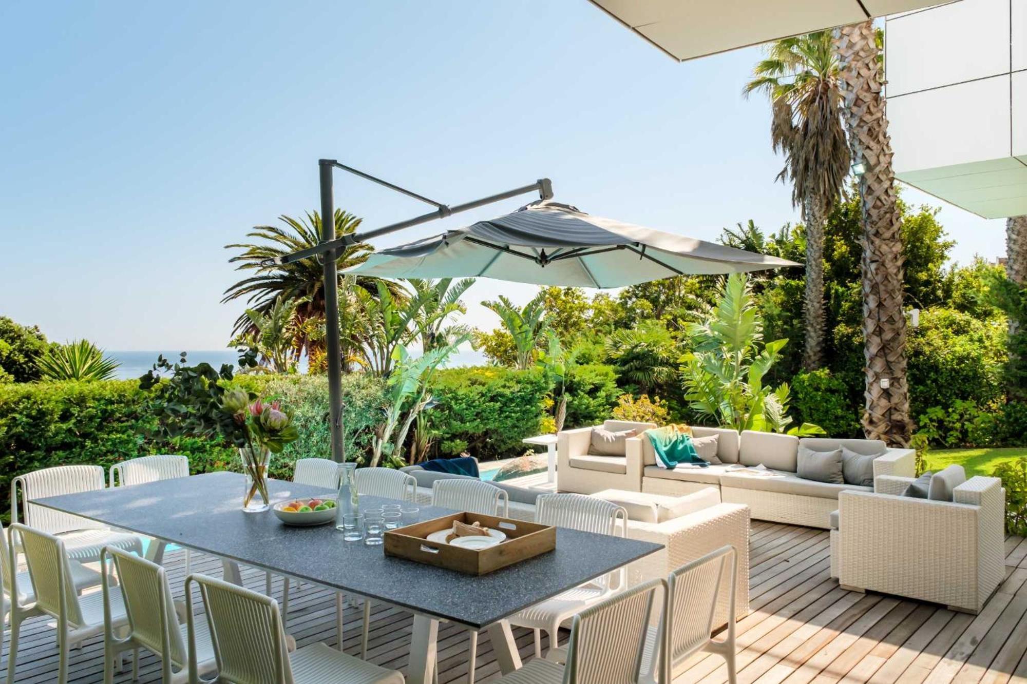 Extraordinary Family Retreat At Lobster